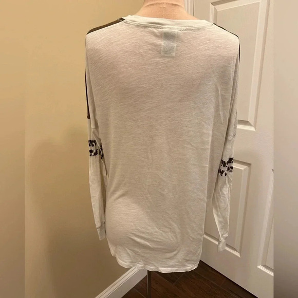 Victoria’s Secret PINK White Brown Leopard Sleeve Long Sleeve Tee Size Small - Picture 6 of 7